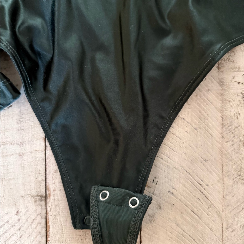 House of Harlow Emerald Green Long Sleeve V-Neck Bodysuit Size XS - Picture 3 of 5